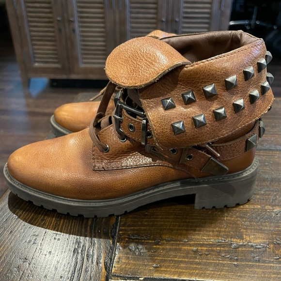 NWOB ZARA WOMAN brown leather studded ankle combat boots, size 8 - Picture 2 of 11